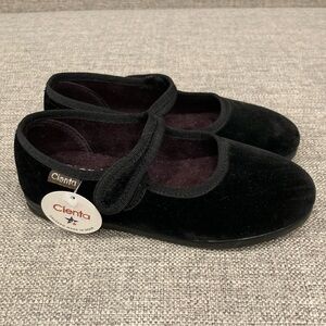 Cienta size 31 black velvet Mary Jane shoes NWT